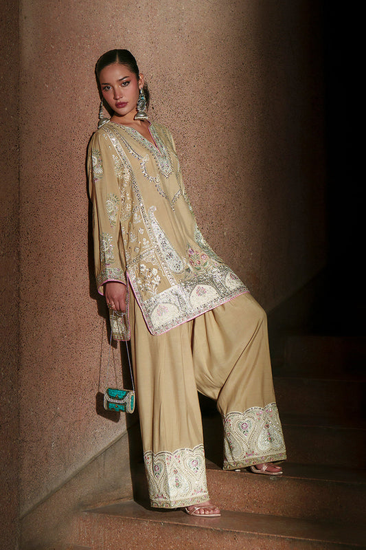 Raaz  Zareen Royale