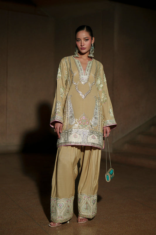 Raaz  Zareen Royale