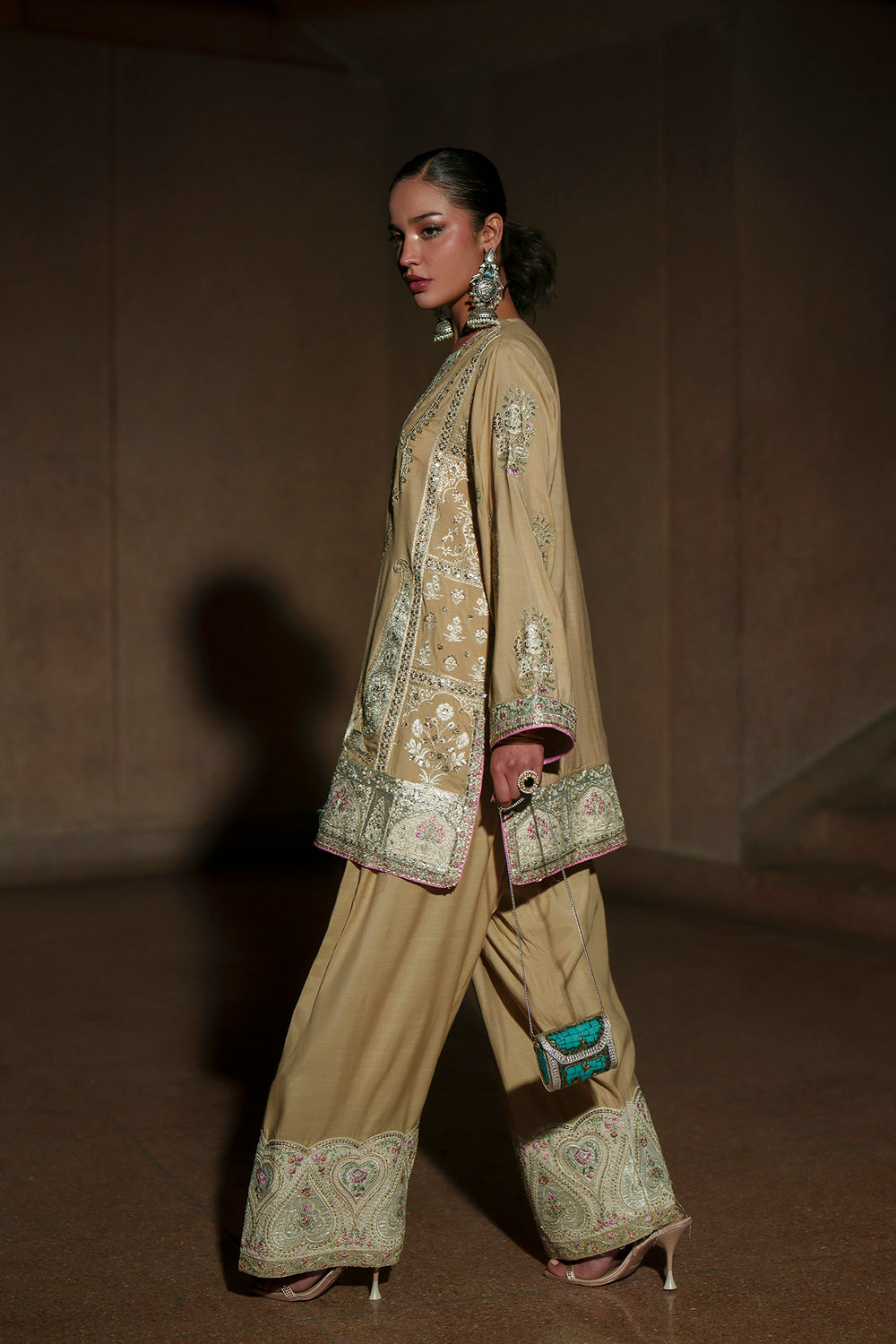 Raaz  Zareen Royale