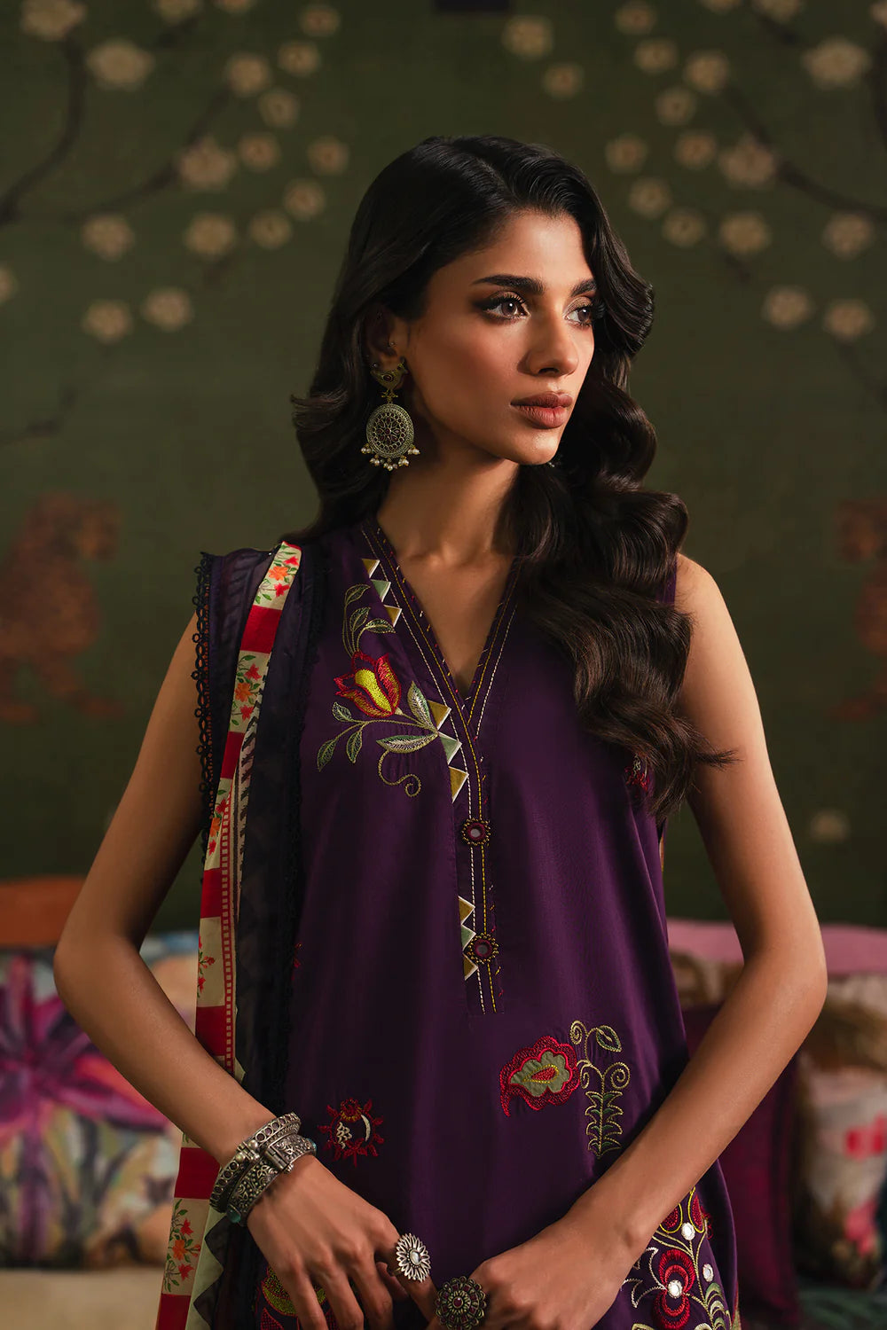 Raaz Ethnc Embroidered Suit