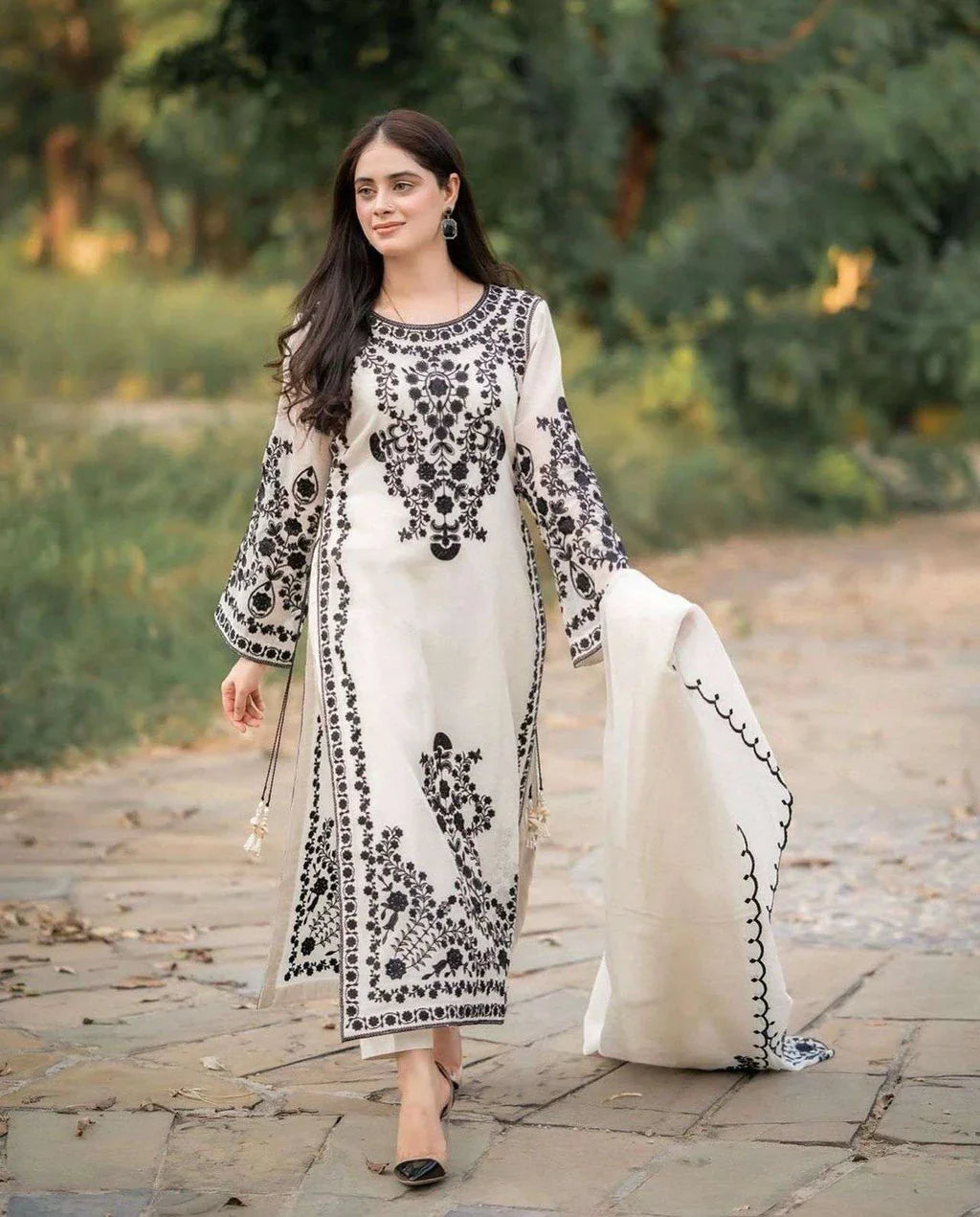 Omal Luxury Embroidered Suit – 3PC Unstitched